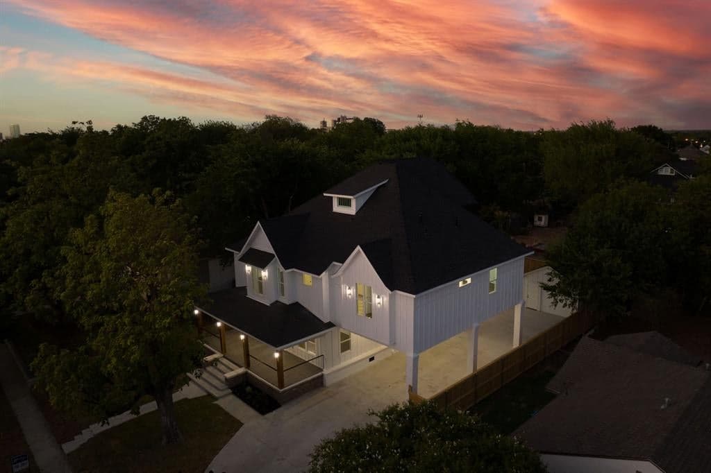 2619 College Ave