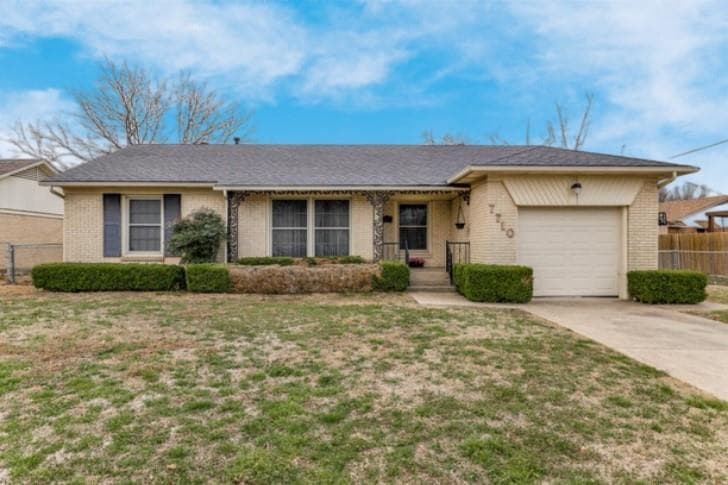 7710 Colebrook Dr