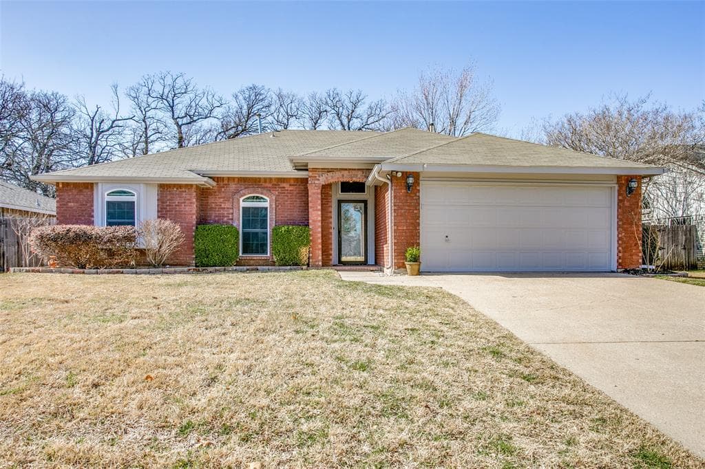 2102 Wedgewood Dr