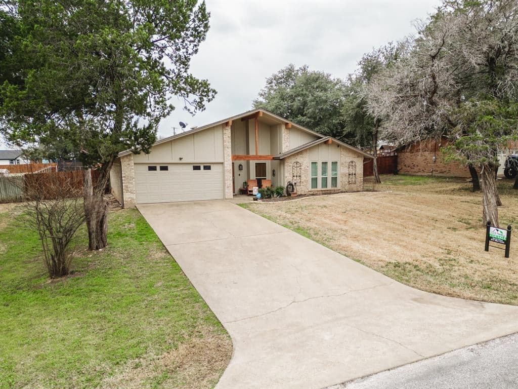 905 Woodview Dr