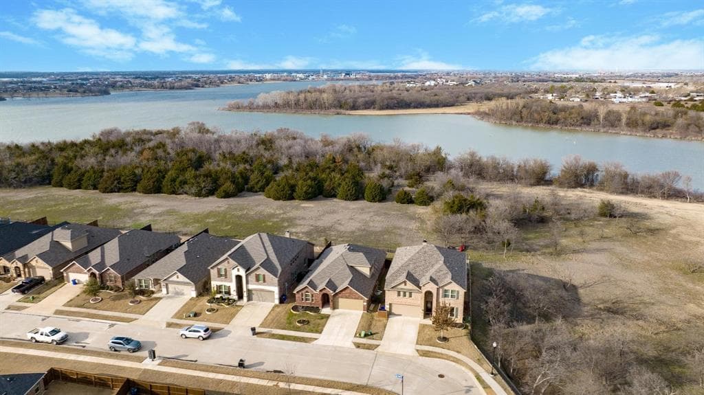 11717 Lake Front Dr