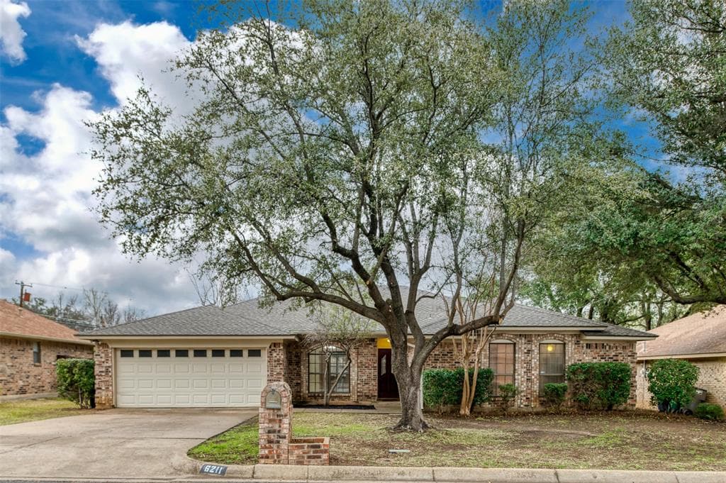 6211 Yolanda Dr