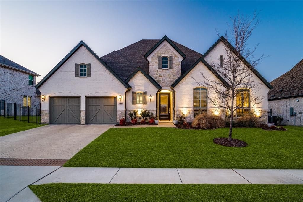 2221 Longmont Ln