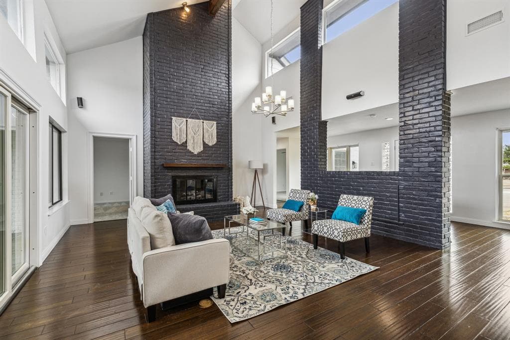 1305 Ursula Ct