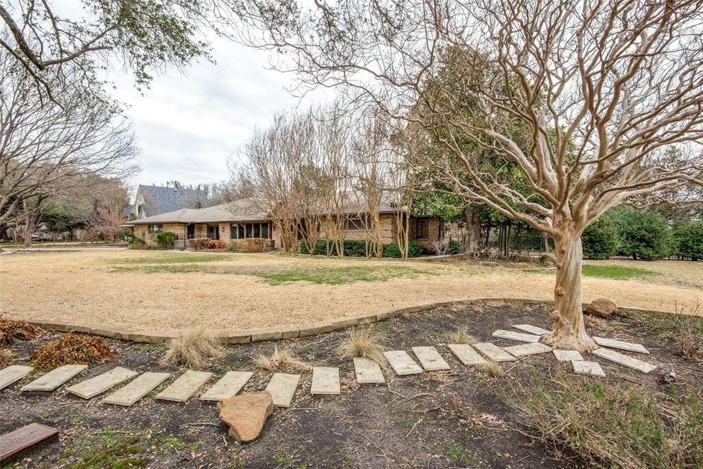 4825 Crooked Ln