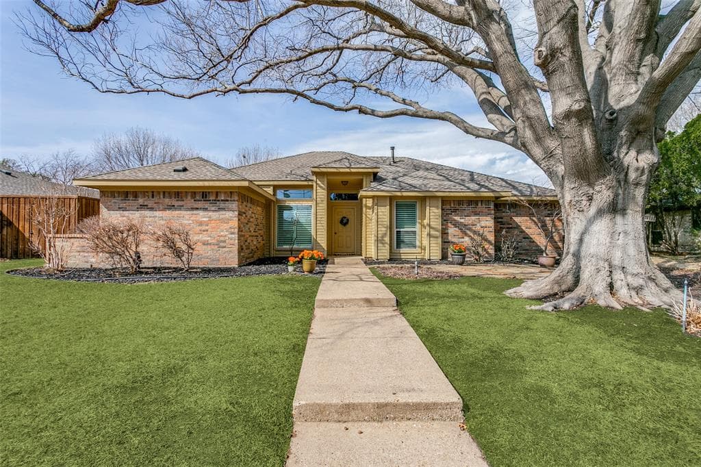 208 Simmons Dr