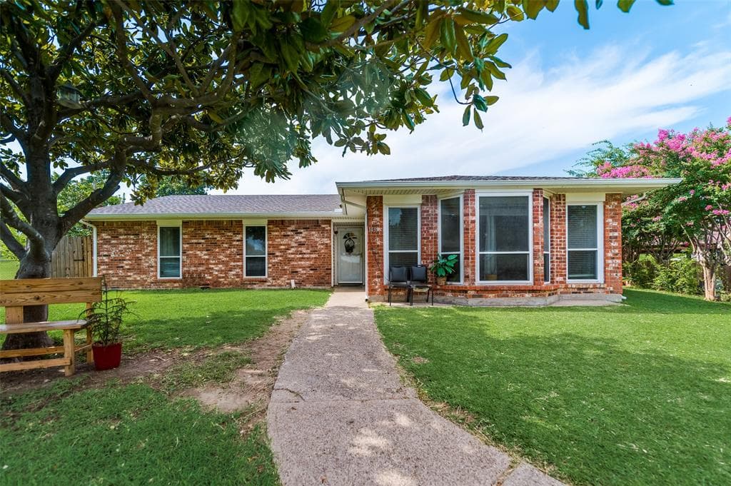 1433 Frio Cir