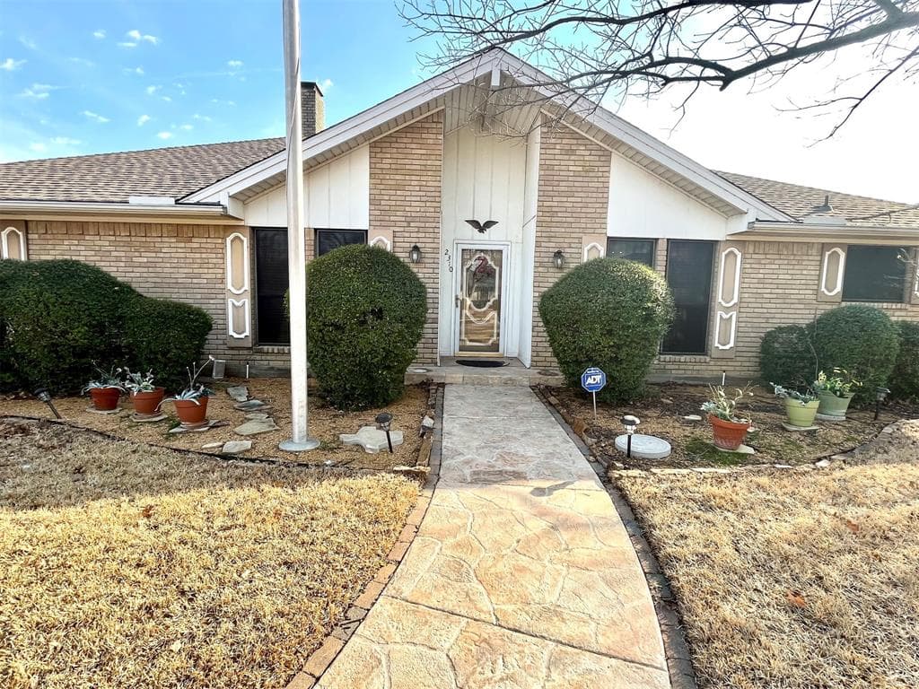 2310 Golden Willow Ln