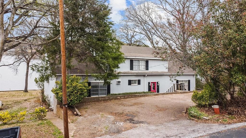 15488 Lakeside Dr