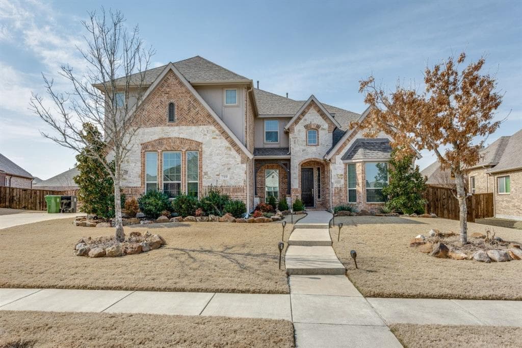 709 Lina Ct