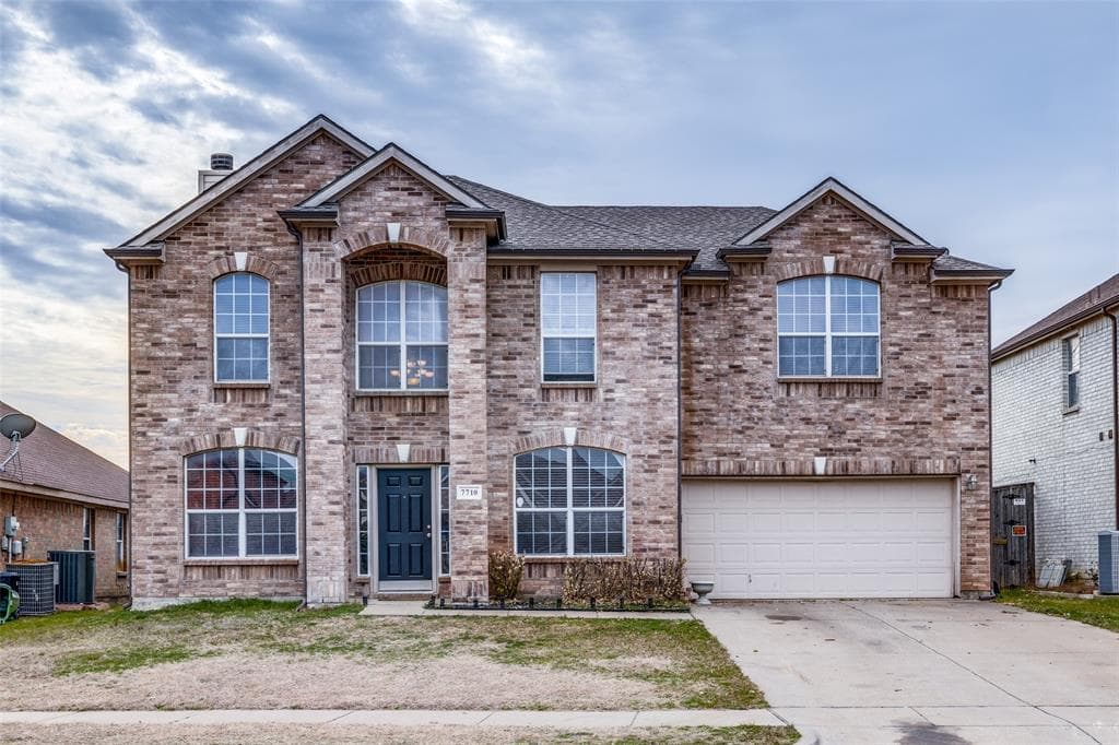 7710 Longbow Ln