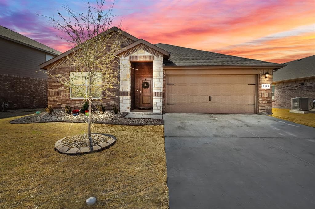 8921 Eagles Landing Dr