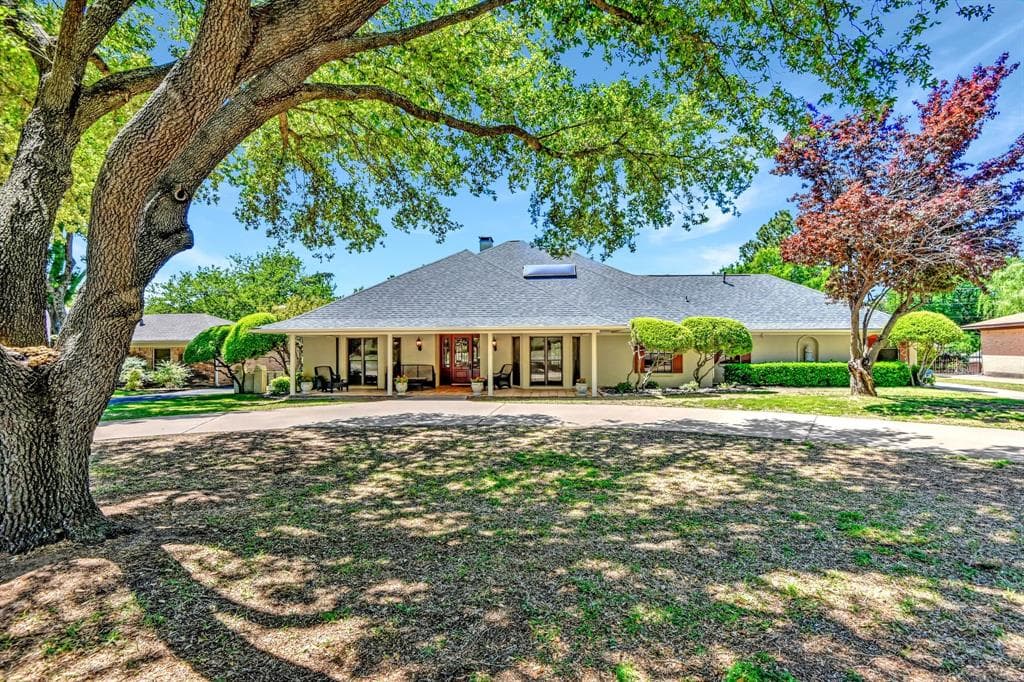 1601 Lakewood Dr