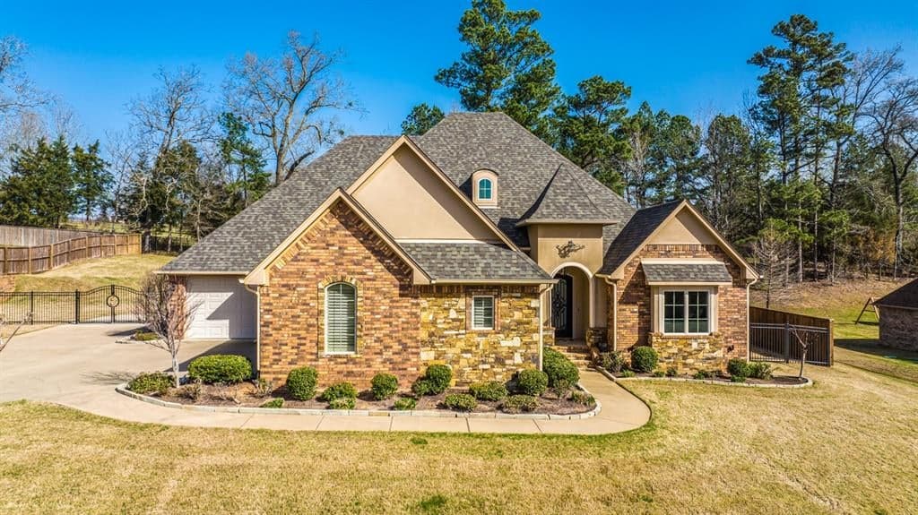 150 Lacebark Ln