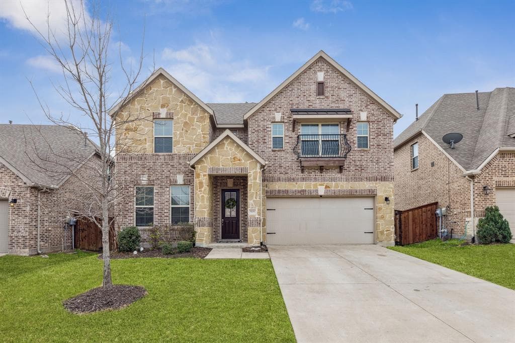 909 Llano Falls Dr