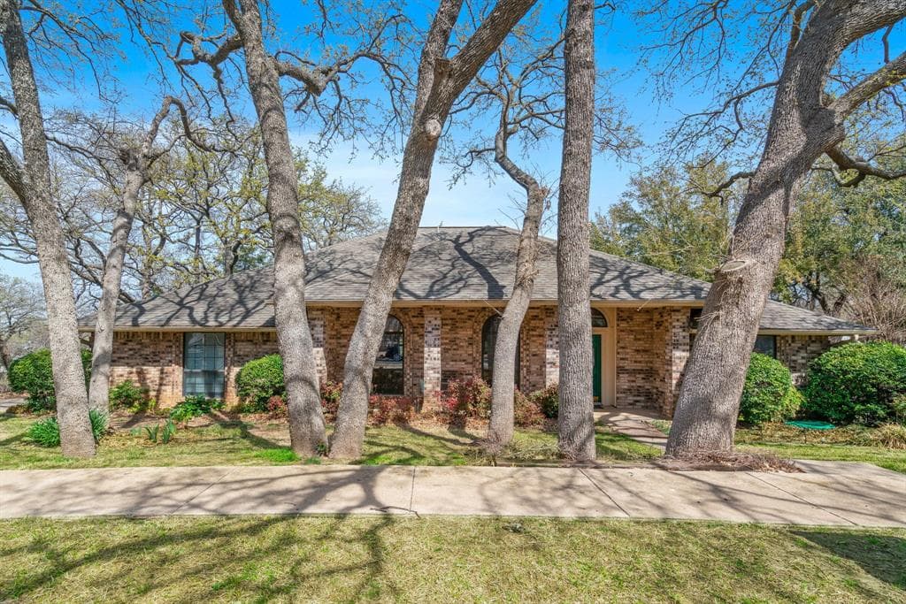 1137 Hidden Oaks Dr