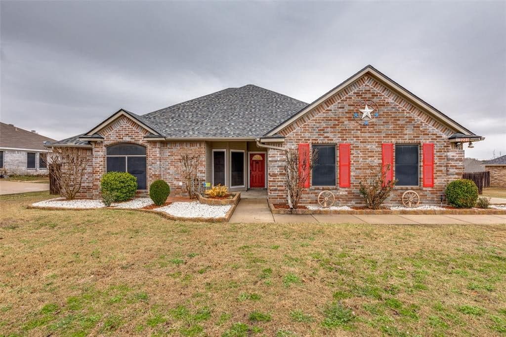 3220 Meandering Way