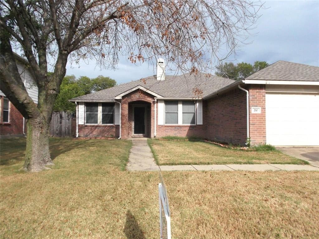 210 Palmdale Dr