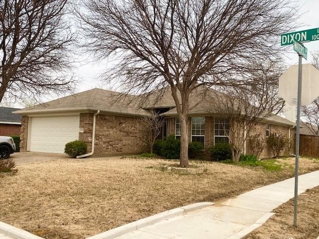 1012 Dixon Ln