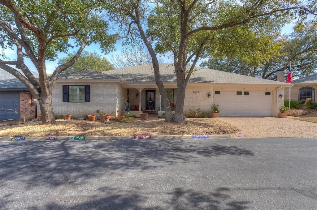 3829 Brookhaven Cir