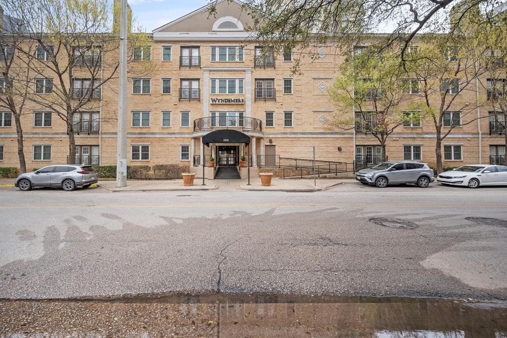 3400 Welborn St Apt 108