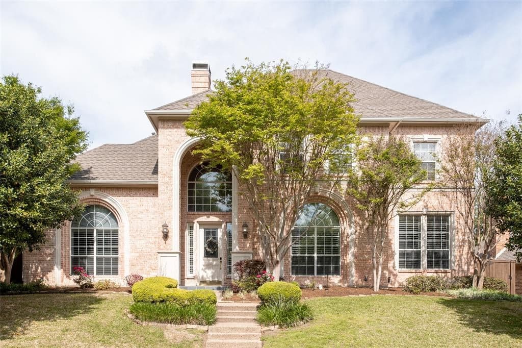 956 Redwing Dr