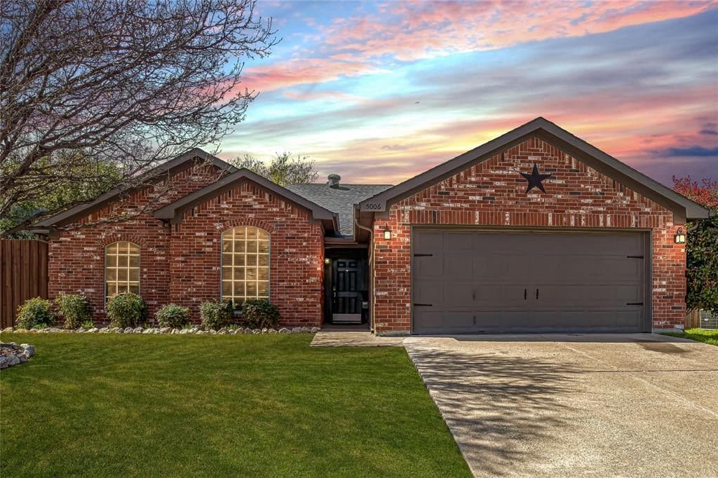 5006 Eastcreek Dr
