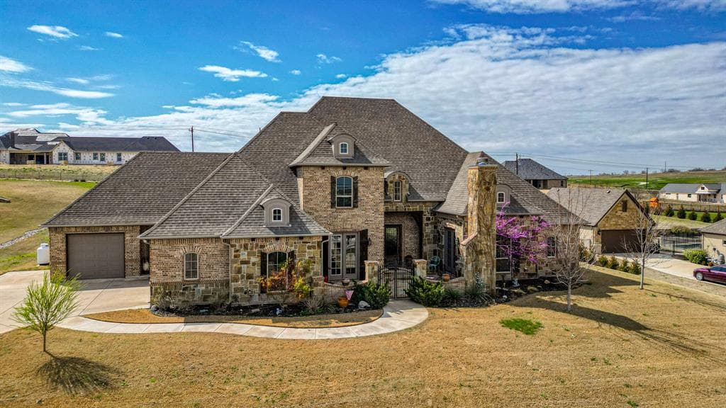 204 Bearclaw Cir