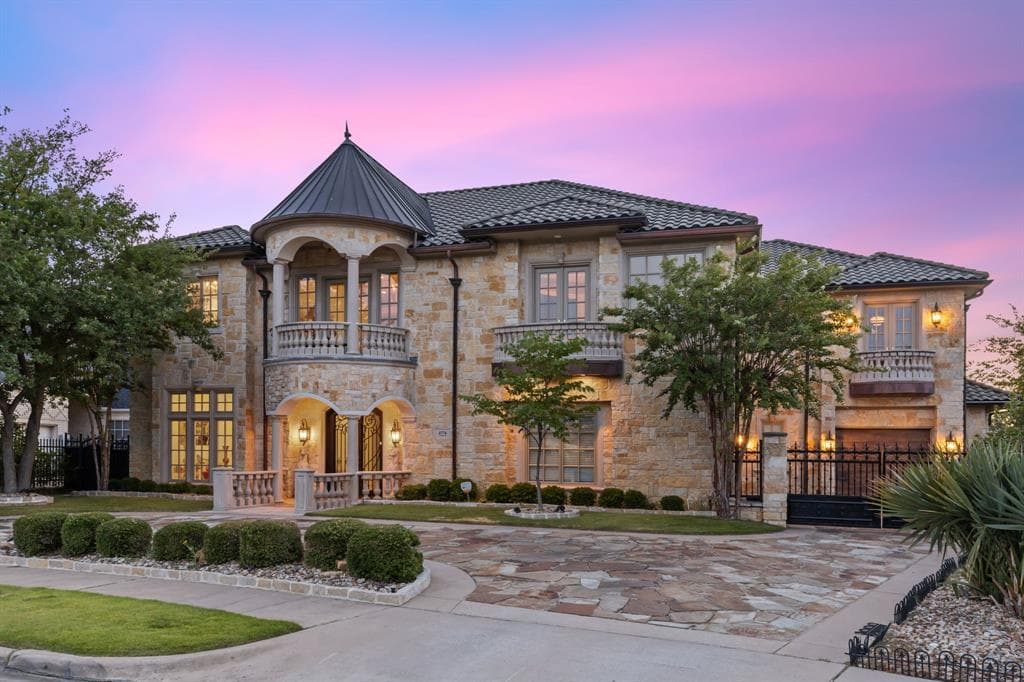 4774 Longvue Dr