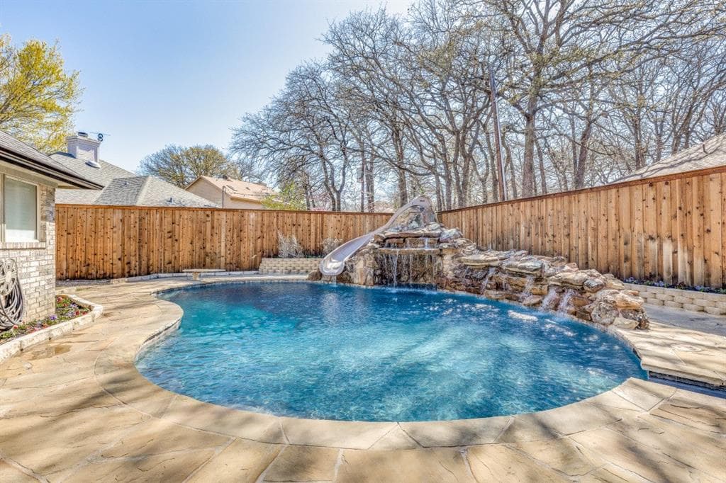 717 Windwood Way