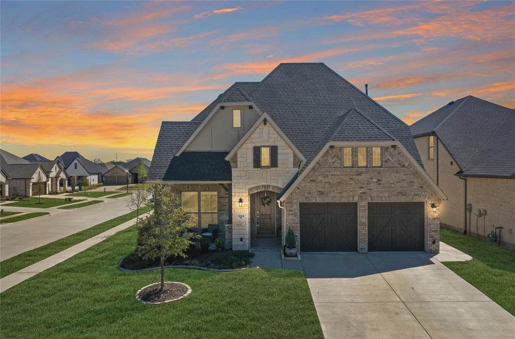 1024 Queens Lake Trl