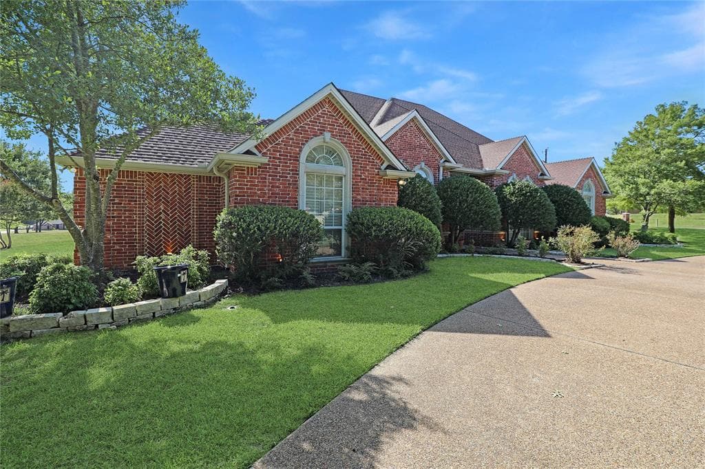 1202 Red Oak Cir