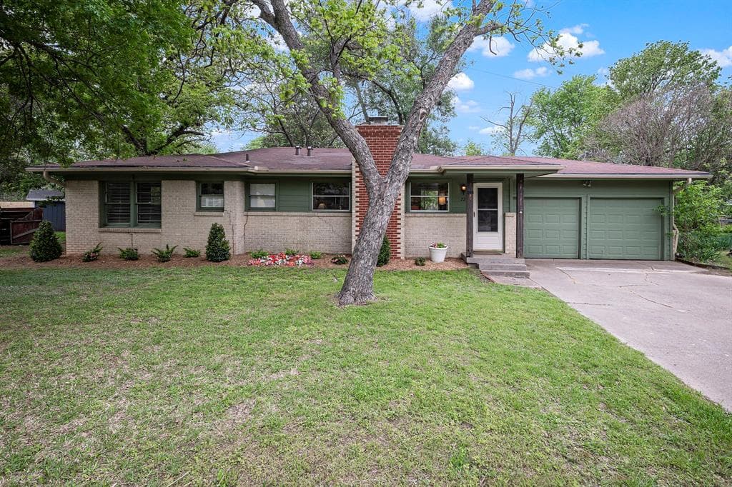 22 Dorothy Ln