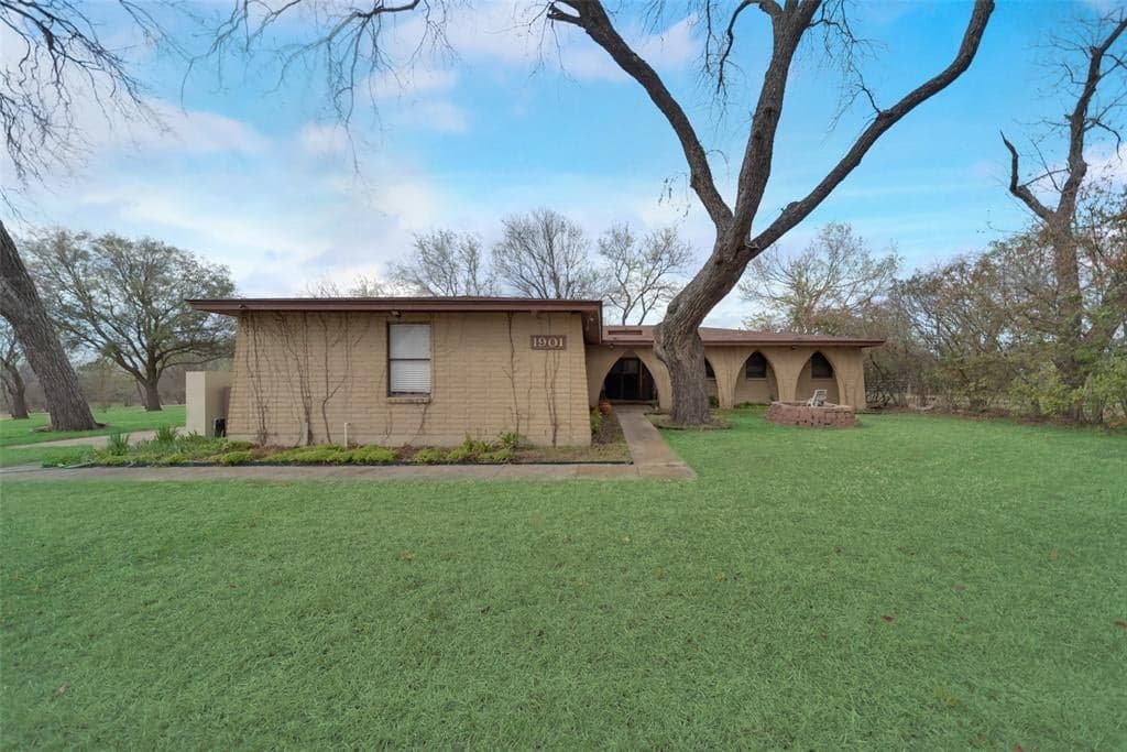 1901 Miller Rd