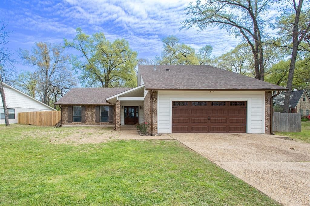 206 Louise Ln
