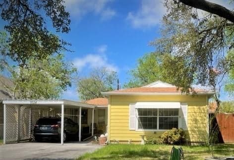 9724 Santa Paula Dr