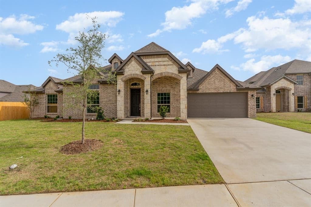 608 Candace Dr