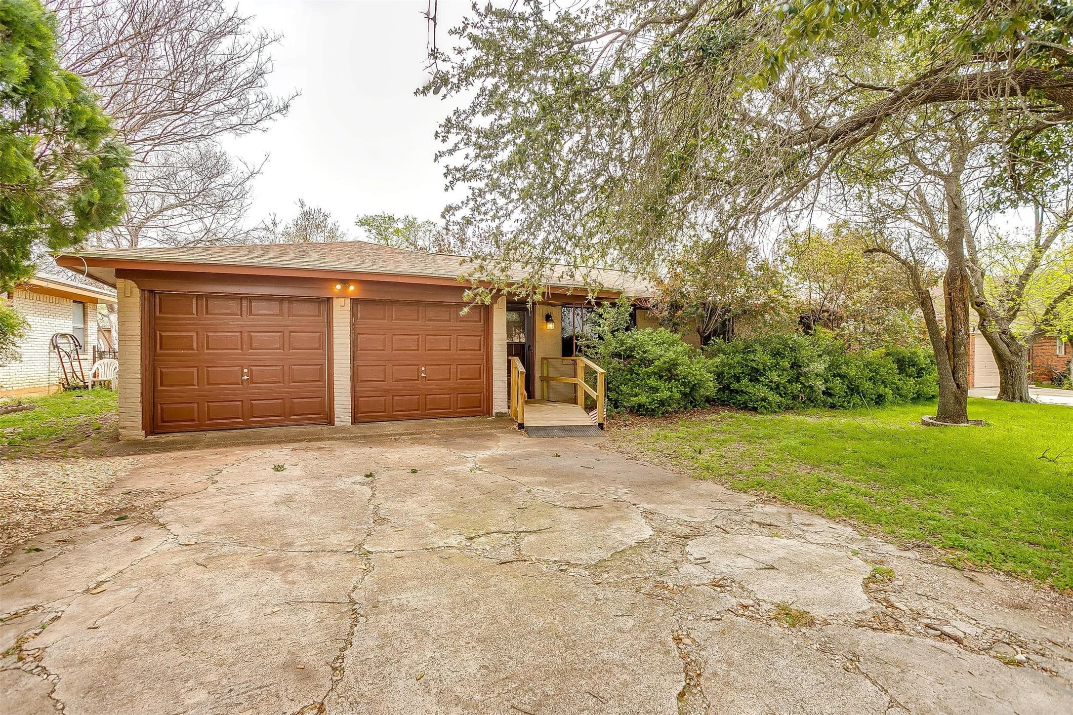 1221 Lynnwood Dr