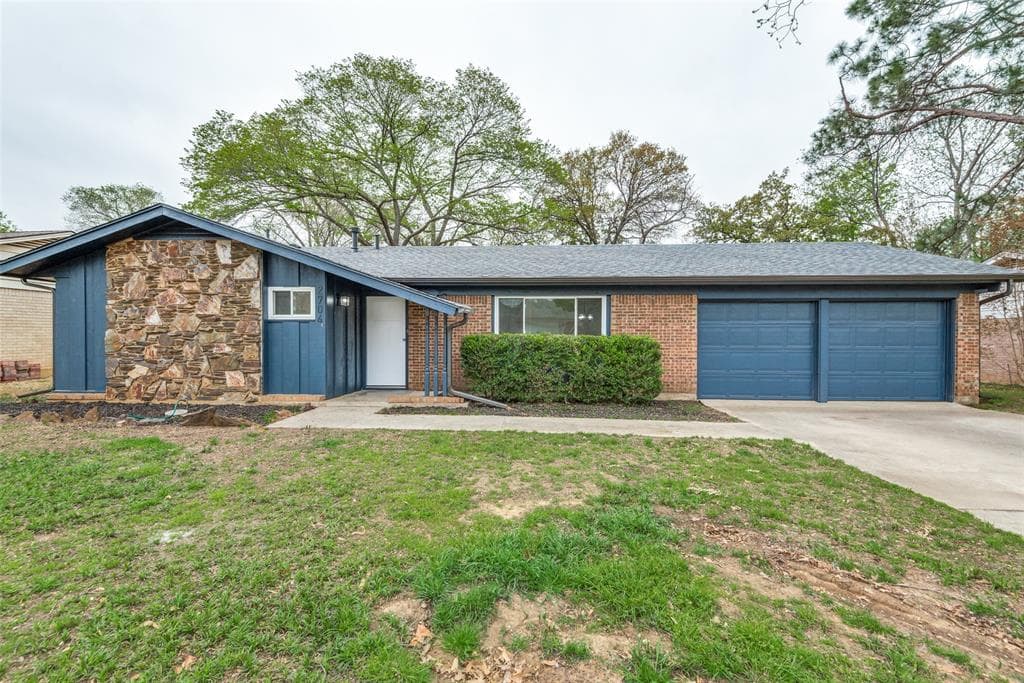 2704 Blackwood Dr