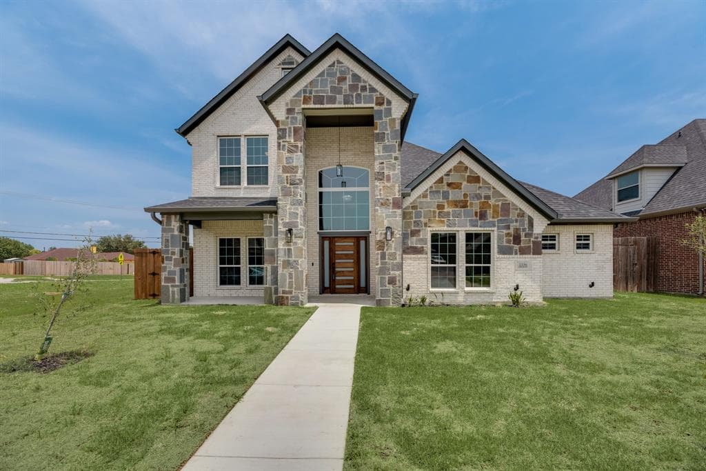 2336 Amesbury Dr