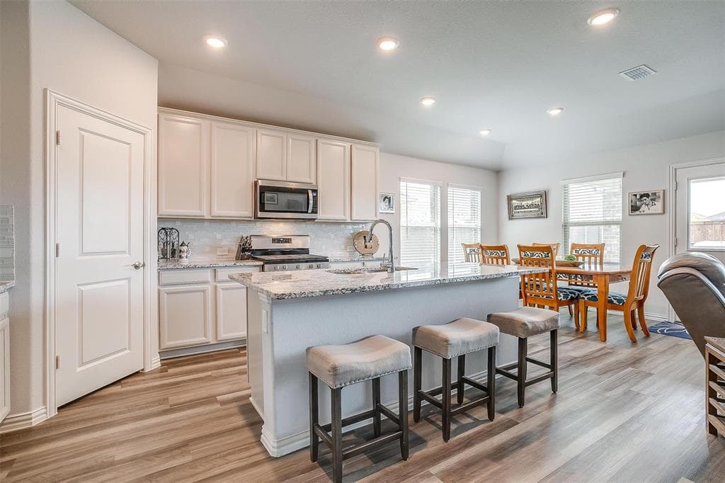 10329 Lakemont Dr