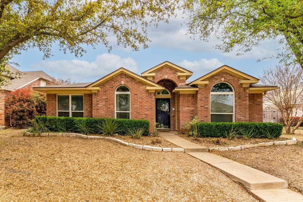 1104 Raleigh Dr