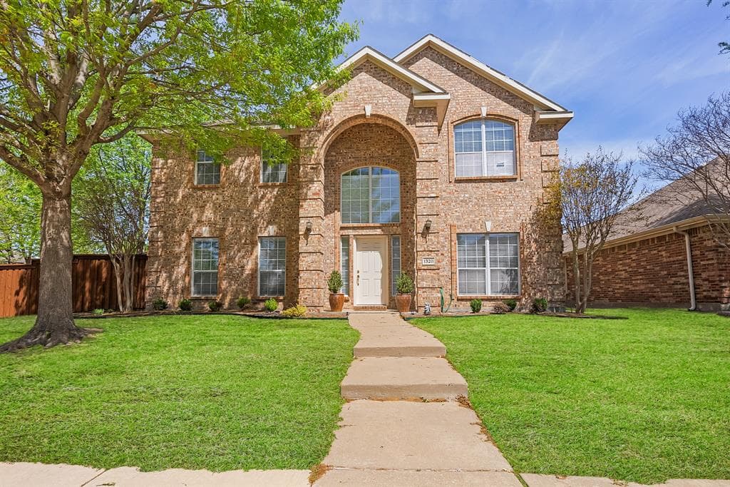 1328 Canterbury Dr