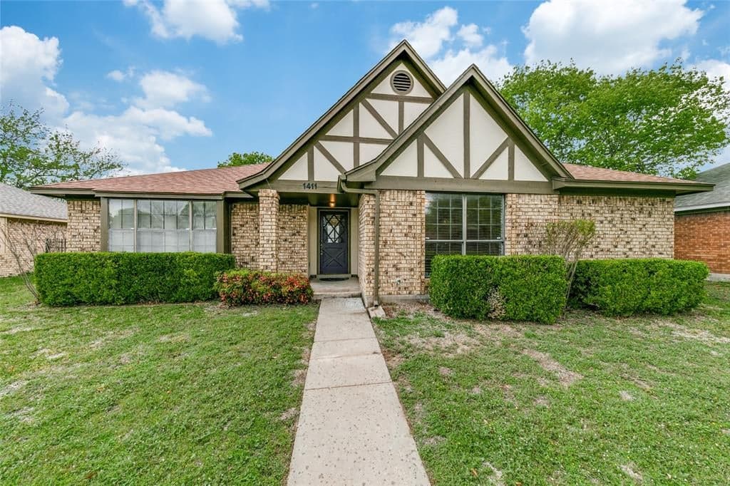 1411 Clover Dr