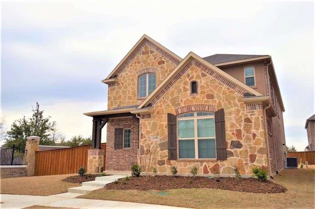 1078 James Ct