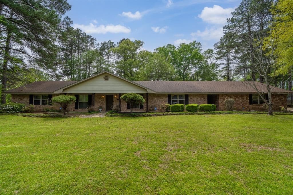 102 Dogwood Ln