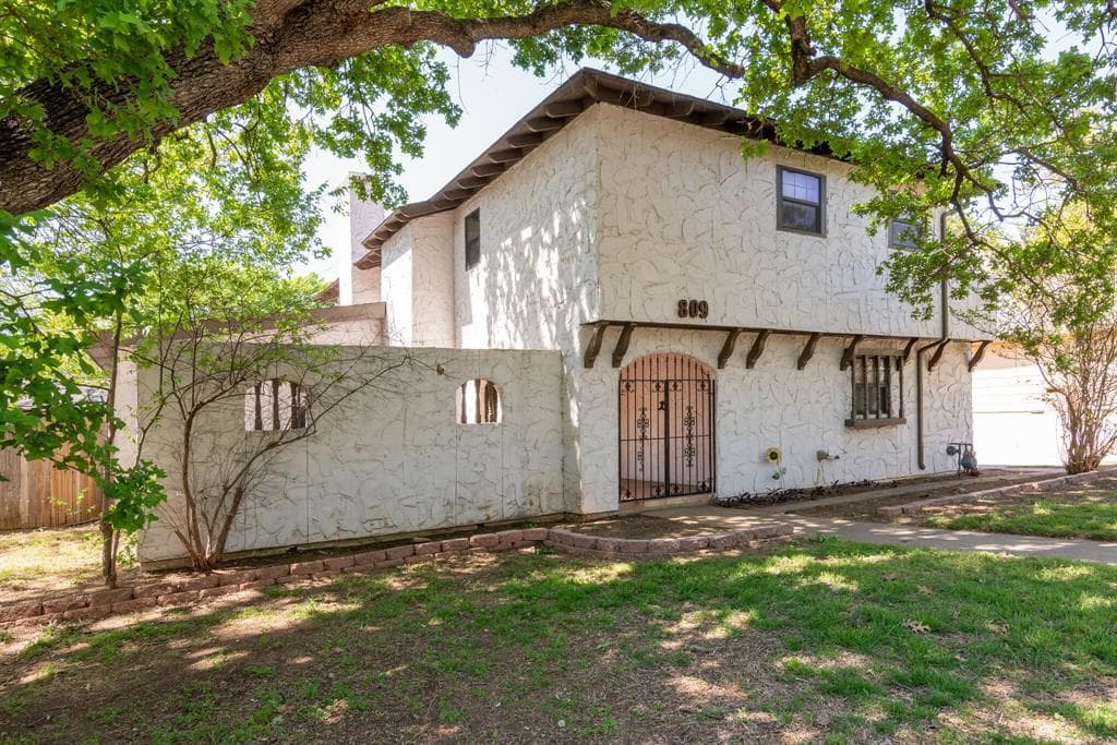 809 Chaparral Ct