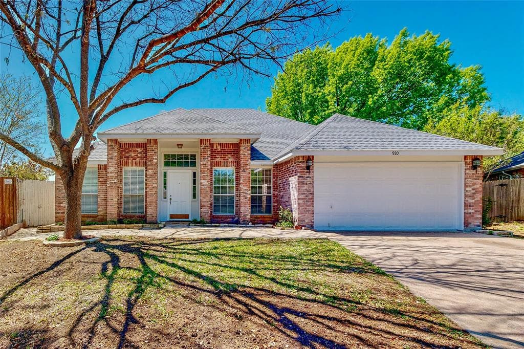920 Rio Vista Ln