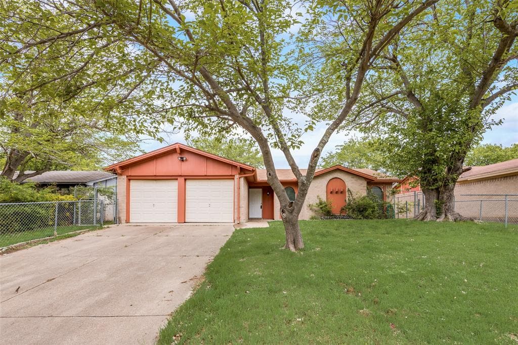 1137 Tracy Ln