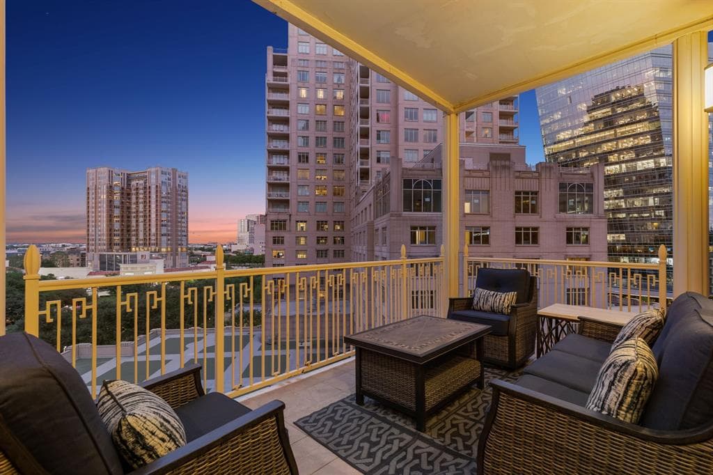 2555 N Pearl St Apt 703